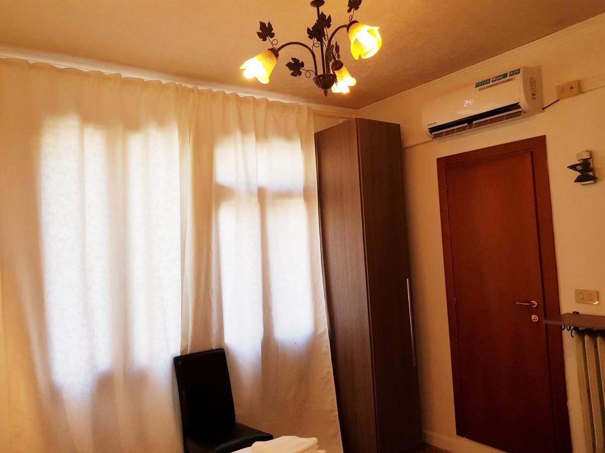 Residenza Ponte Degli Scalzi Veneţia Exterior foto