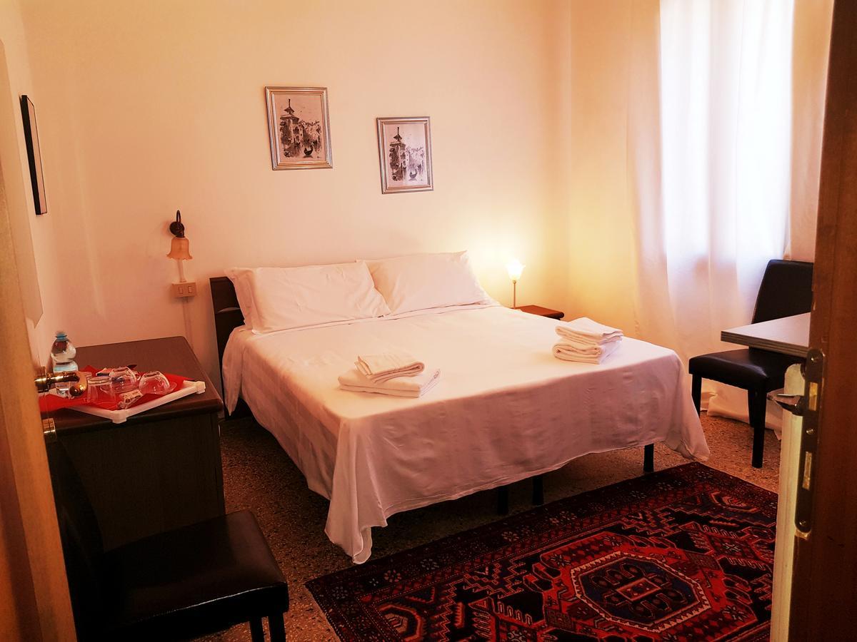 Residenza Ponte Degli Scalzi Veneţia Exterior foto